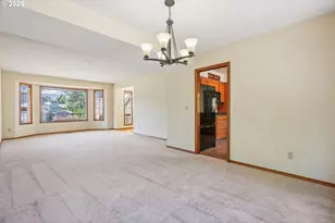 704 SE Greenway Dr, Gresham, OR 97080 - Photo 10