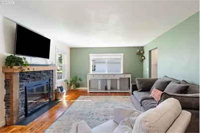 158 NE Garrecht St, Roseburg, OR 97470 - Photo 8