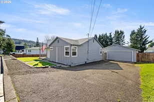 158 NE Garrecht St, Roseburg, OR 97470 - Photo 4