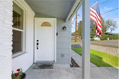 158 NE Garrecht St, Roseburg, OR 97470 - Photo 6