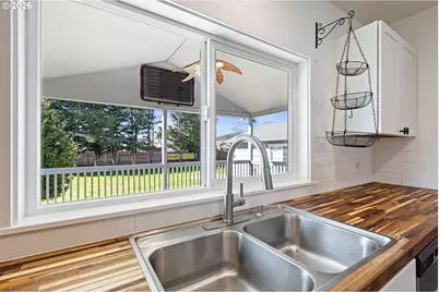 158 NE Garrecht St, Roseburg, OR 97470 - Photo 18