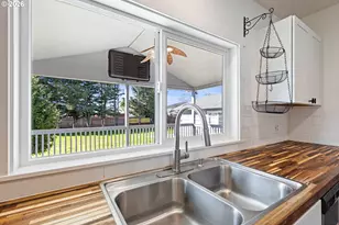 158 NE Garrecht St, Roseburg, OR 97470 - Photo 18