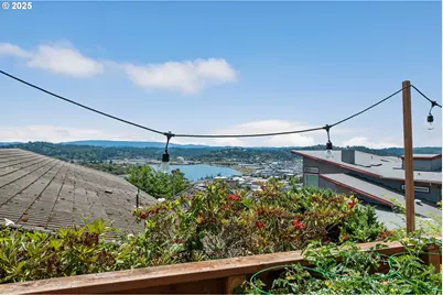 830 Signal Way, Coos Bay, OR 97420 - Photo 22