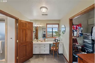 830 Signal Way, Coos Bay, OR 97420 - Photo 32