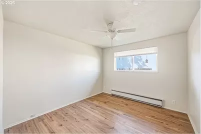 911 NW Victoria Ave, Gresham, OR 97030 - Photo 10