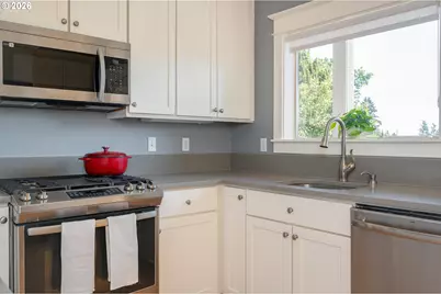 136 SE 71st Ave, Portland, OR 97215 - Photo 16