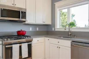 136 SE 71st Ave, Portland, OR 97215 - Photo 16