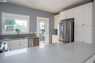 136 SE 71st Ave, Portland, OR 97215 - Photo 18