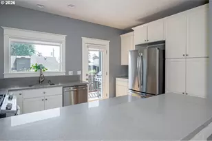 136 SE 71st Ave, Portland, OR 97215 - Photo 18