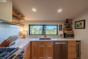 390 4th St SW, Bandon, OR 97411 - Photo 26