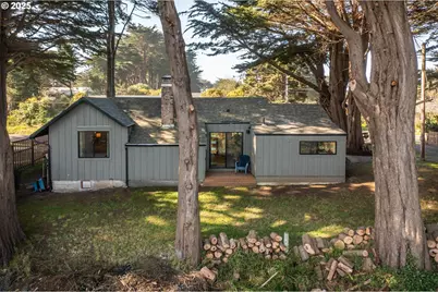 390 4th St SW, Bandon, OR 97411 - Photo 6