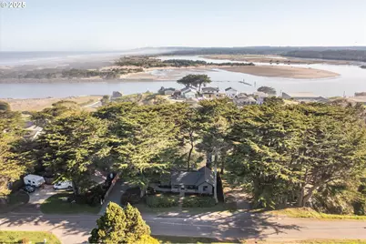 390 4th St SW, Bandon, OR 97411 - Photo 44