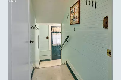 102 E 5th St, Molalla, OR 97038 - Photo 38
