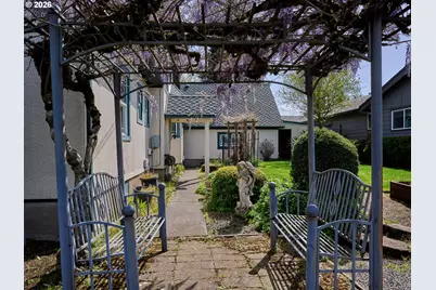 102 E 5th St, Molalla, OR 97038 - Photo 10