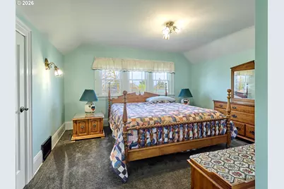 102 E 5th St, Molalla, OR 97038 - Photo 28