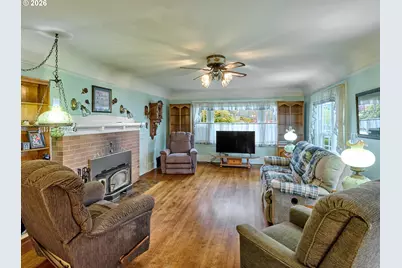 102 E 5th St, Molalla, OR 97038 - Photo 12