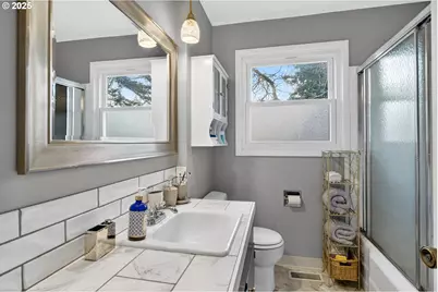 110 NE 130th Pl, Portland, OR 97230 - Photo 18