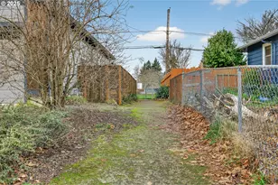 110 NE 130th Pl, Portland, OR 97230 - Photo 40