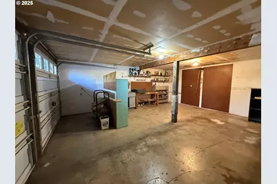 165 SE Rose St, Waldport, OR 97394 - Photo 28