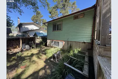 165 SE Rose St, Waldport, OR 97394 - Photo 6