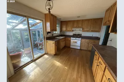 165 SE Rose St, Waldport, OR 97394 - Photo 10