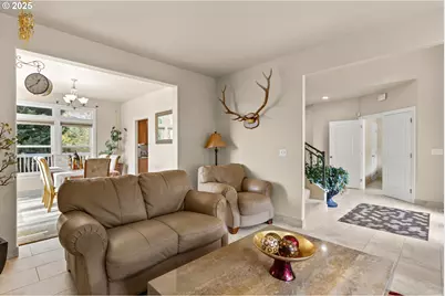 2744 NW Daysha Dr, Roseburg, OR 97471 - Photo 8