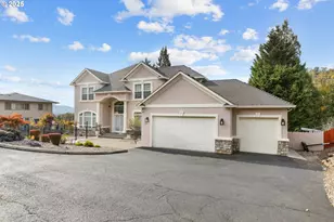 2744 NW Daysha Dr, Roseburg, OR 97471 - Photo 2