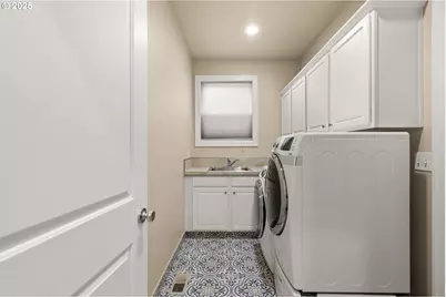 2744 NW Daysha Dr, Roseburg, OR 97471 - Photo 38