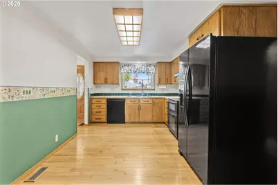 376 49th Loop, Springfield, OR 97478 - Photo 4