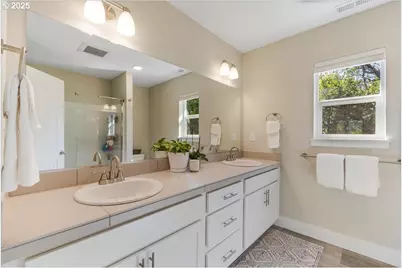 110 W Oxford St, Newberg, OR 97132 - Photo 34