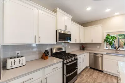 110 W Oxford St, Newberg, OR 97132 - Photo 20