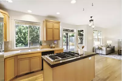 8816 SW 50th Ave, Portland, OR 97219 - Photo 8