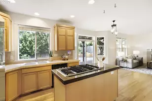 8816 SW 50th Ave, Portland, OR 97219 - Photo 8