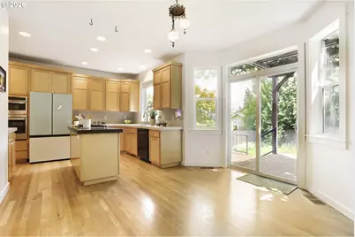8816 SW 50th Ave, Portland, OR 97219 - Photo 10
