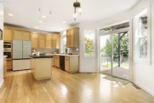 8816 SW 50th Ave, Portland, OR 97219 - Photo 10
