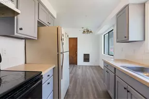 6025 SW Cherryhill Dr, Beaverton, OR 97008 - Photo 32