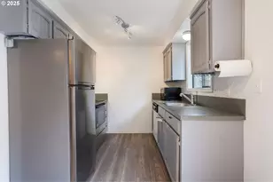 6025 SW Cherryhill Dr, Beaverton, OR 97008 - Photo 6