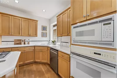 14 Morningview Ln, Lake Oswego, OR 97035 - Photo 18