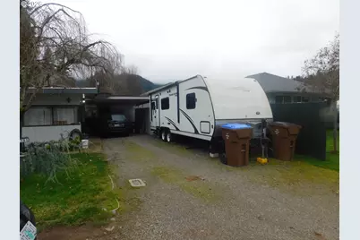 181 Ecklund St, Canyonville, OR 97417 - Photo 2