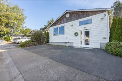 522 SE Neptune Ave, Lincoln City, OR 97367 - Photo 2