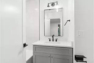 11071 SW 61st Ave, Portland, OR 97219 - Photo 10