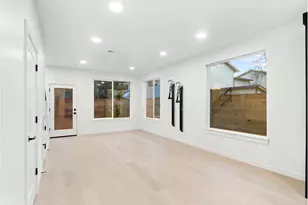 11071 SW 61st Ave, Portland, OR 97219 - Photo 2