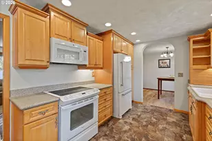 3825 NE 2nd St, Gresham, OR 97030 - Photo 10