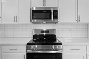 9822 SW 34th Pl, Portland, OR 97219 - Photo 8