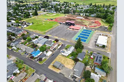 502 E 4th St, Molalla, OR 97038 - Photo 34