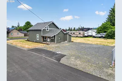 502 E 4th St, Molalla, OR 97038 - Photo 32