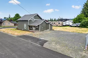 502 E 4th St, Molalla, OR 97038 - Photo 32