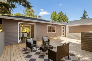 2721 SW Plum Ct, Portland, OR 97219 - Photo 10