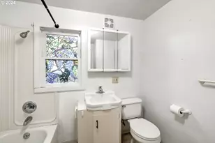 844 SE Cedar St, Hillsboro, OR 97123 - Photo 12