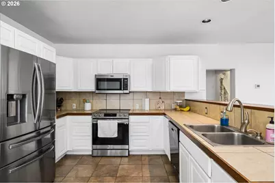 710 S 3rd St, Cottage Grove, OR 97424 - Photo 12